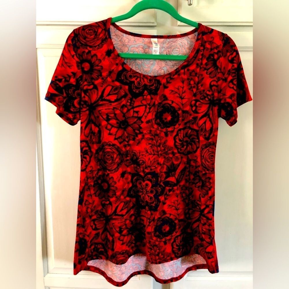 LULAROE XS Classic Tee Shirt ~BEAUTIFUL red with blue floral​